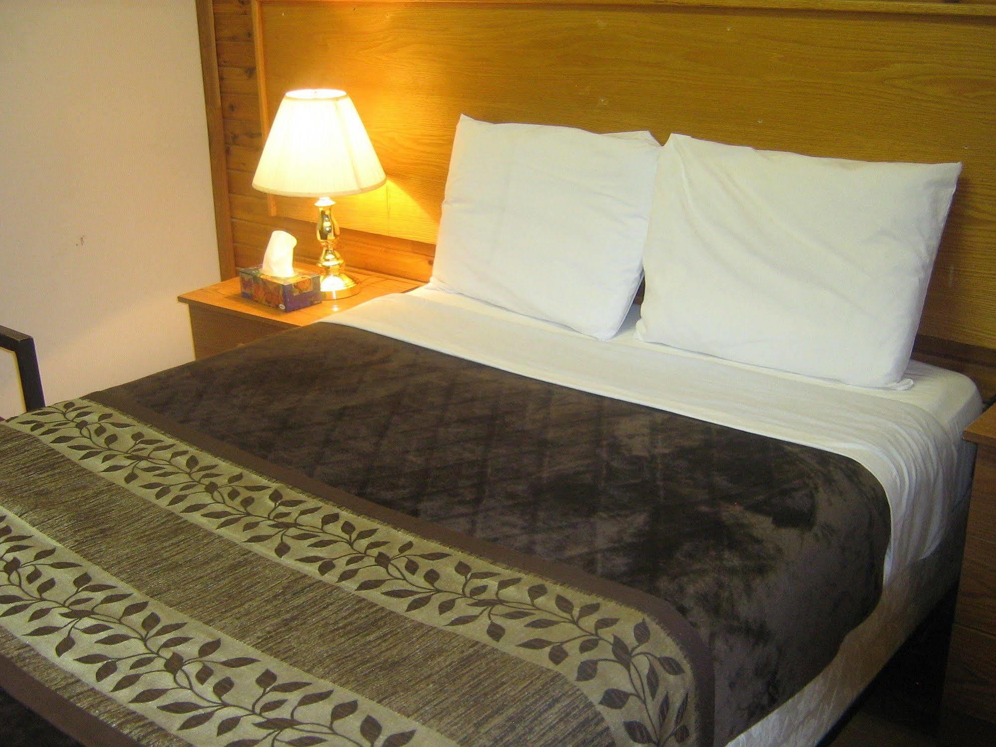 פינצ'ר קריק Parkway Motel & European Lodges מראה חיצוני תמונה
